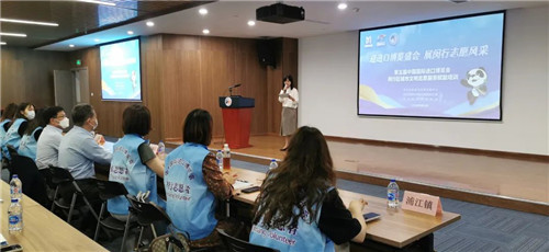 城市文明志愿者闪耀进博，共筑卓越服务新篇章